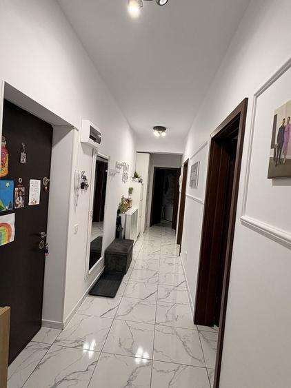 Apartament cu 3 camere decomandat în Uverturii