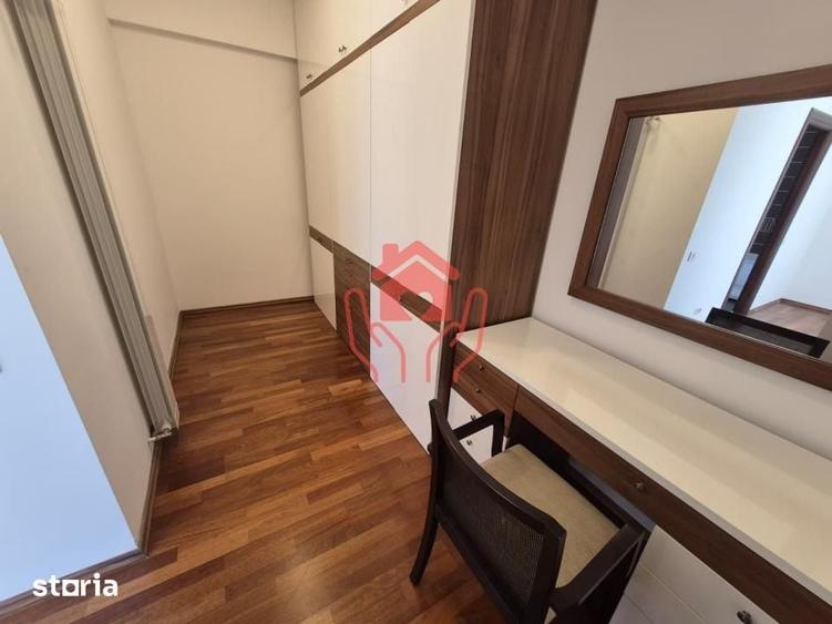 Apartament cu 4 camere decomandat în Est