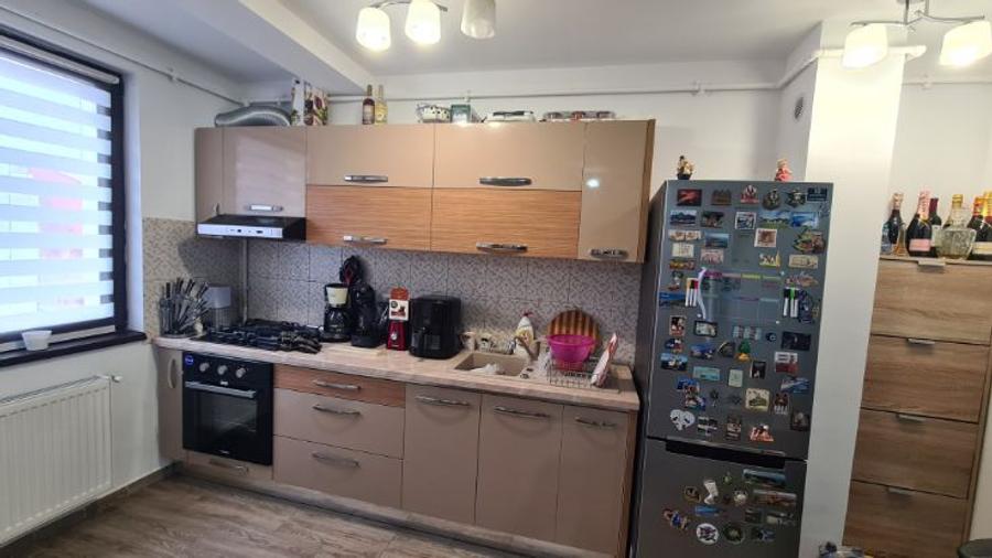 Apartament cu 3 camere semidecomandat în Republicii