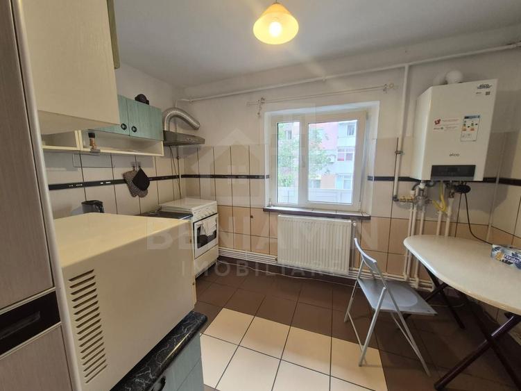 Apartament cu 3 camere decomandat, mobilat în Lăpuș