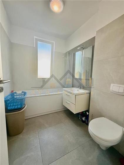 Apartament cu 3 camere semidecomandat, mobilat în Dumbrăvița