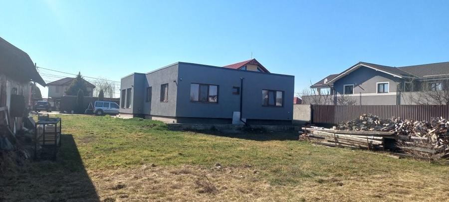 Casă cu 3 camere în Dezmir