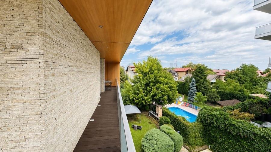 Apartament cu 4 camere decomandat în Băneasa