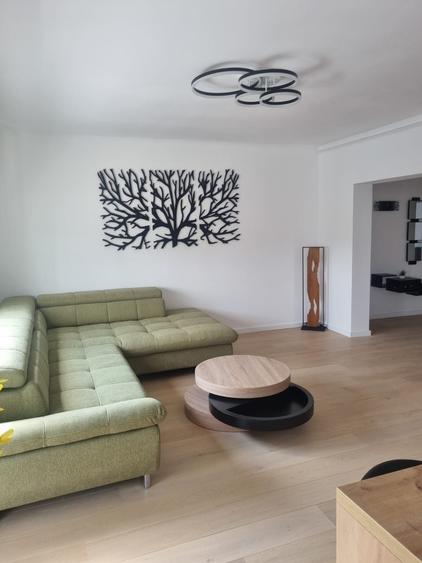 Apartament cu 3 camere decomandat în Central