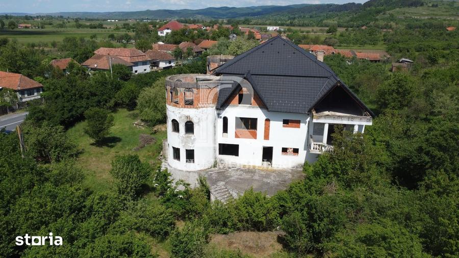 Casă cu Teren 5794 Mp în Aușeu