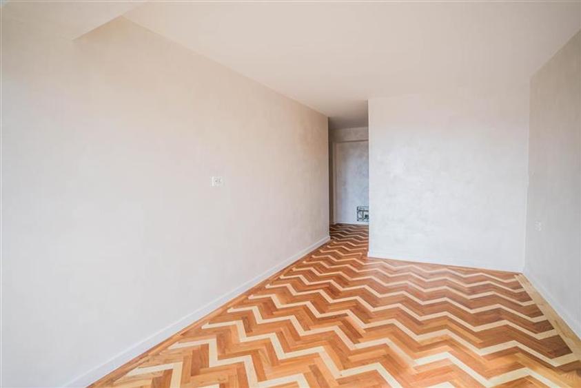 Penthouse cu 3 camere decomandat în Unirii