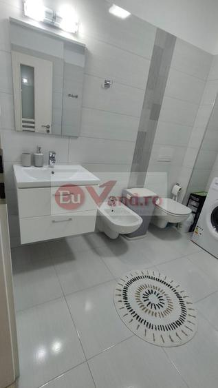 Apartament cu 2 camere semidecomandat, mobilat în Micro 17