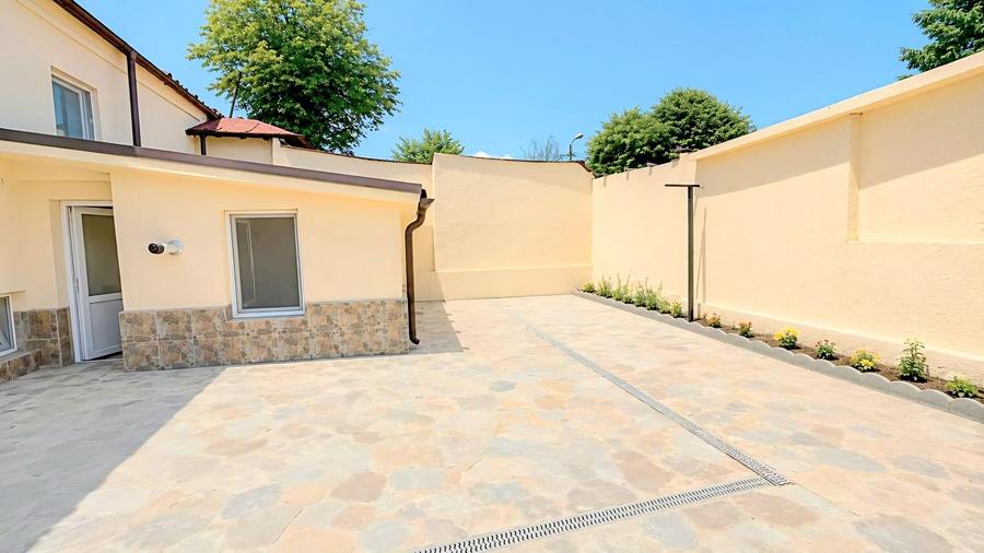 Casă individuală cu 4 camere cu Canalizare în Central