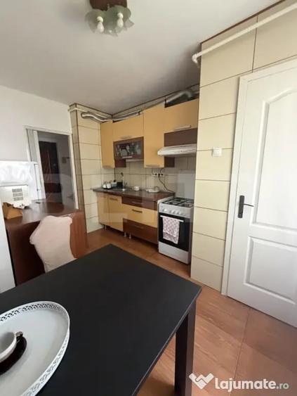 Apartament cu 3 camere decomandat în Tudor