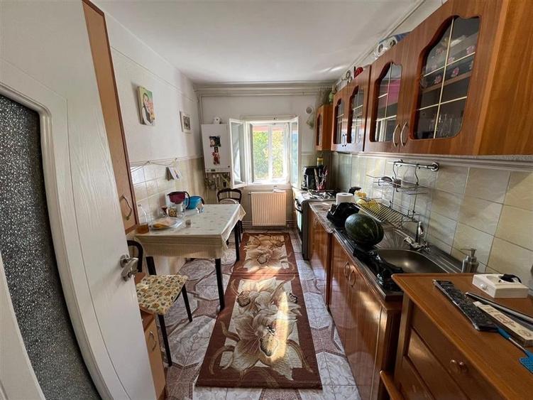 Apartament 3 camere, etaj 3, zona Longinescu - Gara - 4