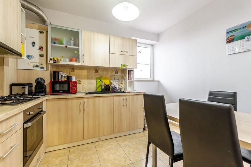 Vand apartament cu 3 camere bloc Via Romana - 1