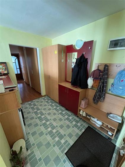Apartament cu 3 camere - 71 m.p.- Nicolina 2, geam la baie - 9