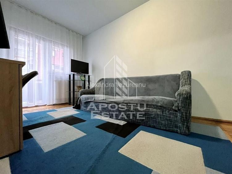 Apartament cu 3 camere decomandat, mobilat în Girocului