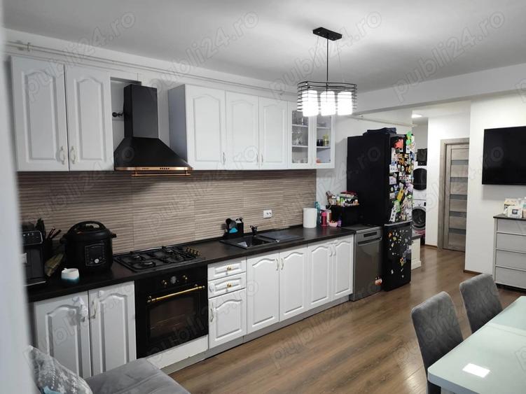 Inchiriez apartament cu 3 camere in Flore?ti, zona Porii - 2