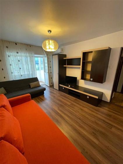 Apartament cu 2 camere decomandat, mobilat în Central