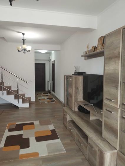Apartament cu 4 camere decomandat în Prundu