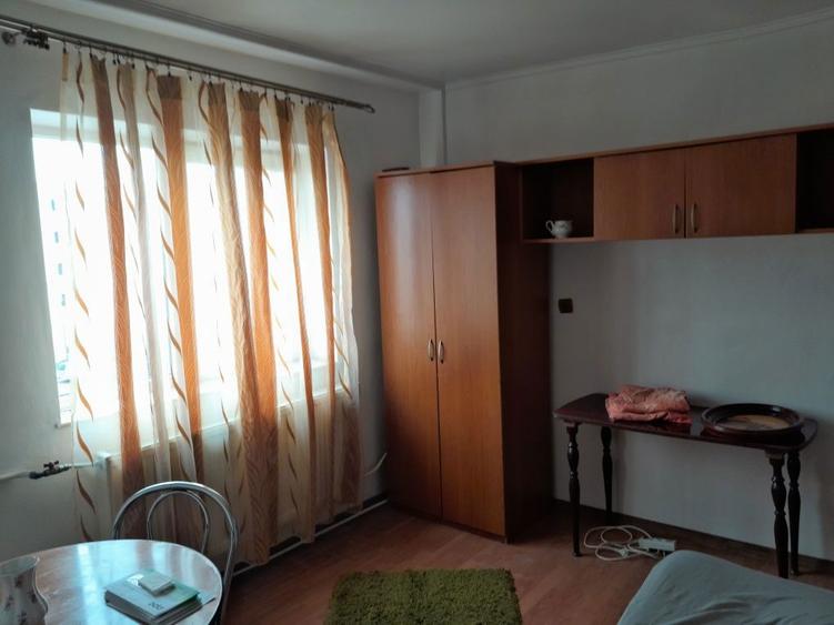 Inchiriez garsoniera Arad,str 6 Vanatori, - 1