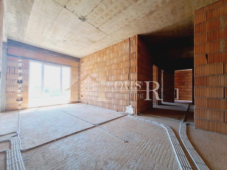 Apartament cu 3 camere decomandat în Girocului