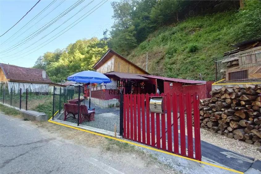 Casa renovata cu acces usor, langa padure - 2