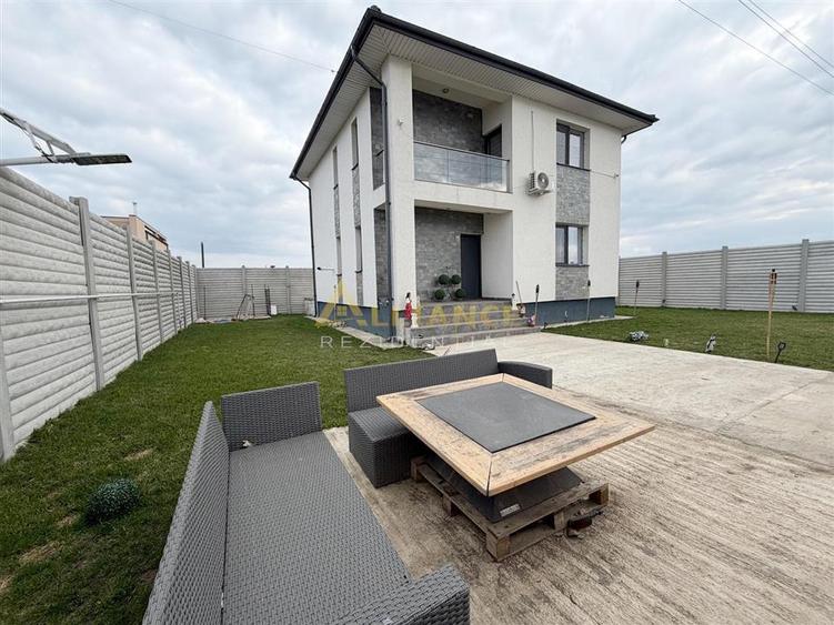 Vila individuală P+1E - 4 camere - 2 băi - teren 400mp - mobilată - 1