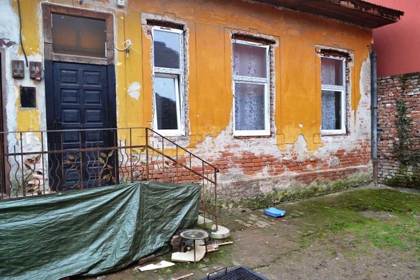 Cladire istorica intre P-ta Balcescu si P-ta Maria - 6