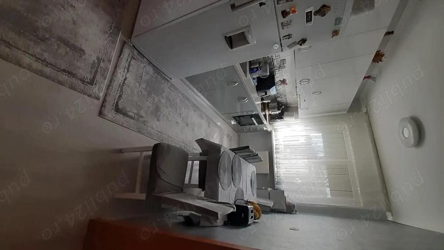 Apartament de vanzare 3 camere Rogerius, et. 4 semidecomandat, mobilat si utilat, luminos ?i - 5