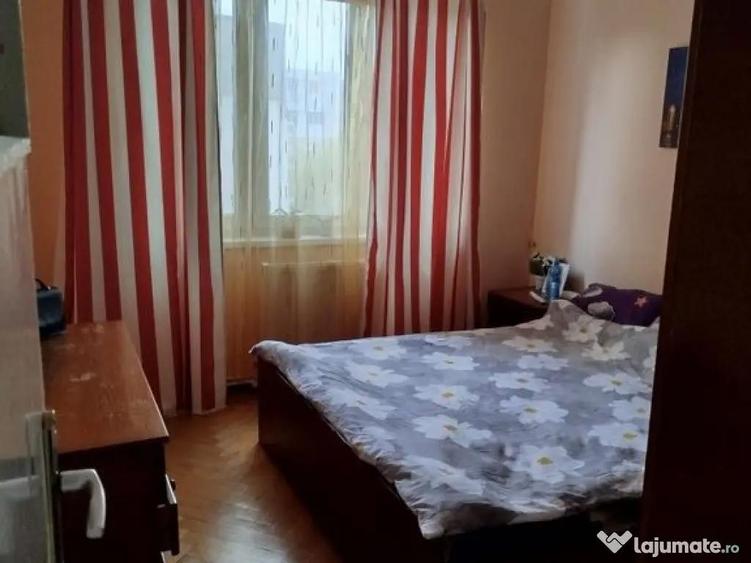 Apartament 3 camere de vanzare Pia?a Centrala, etaj 3 - 2