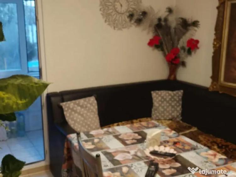 Apartament 2 camere de vanzare, situat in zona Poarta 6 - 3
