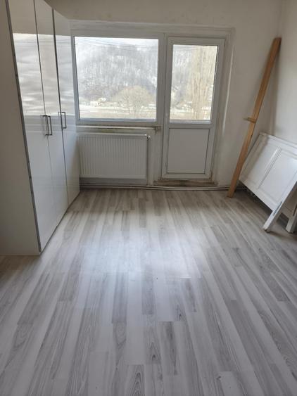 Vand Garsoniera Lupeni - 4