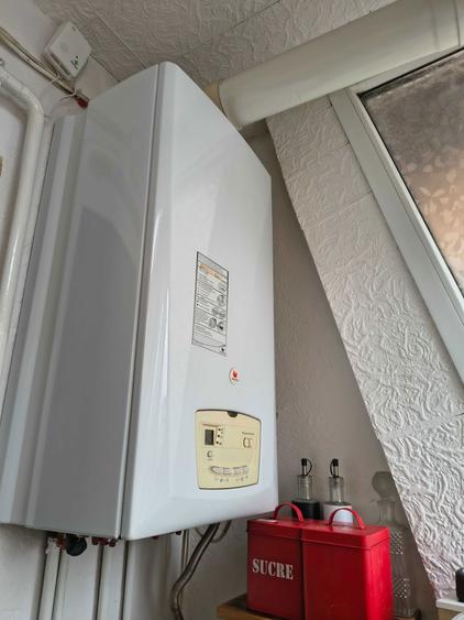 Vand apartament 2 camere decomandat - 1