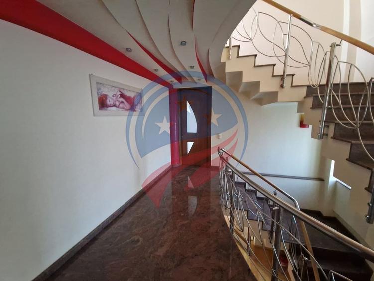 Casă individuală cu 5 camere cu Canalizare în Siloz
