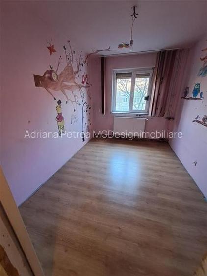 Apartament cu 4 camere semidecomandat în Circumvalațiunii Apartament cu 4 camere semidecomandat în Circumvalațiunii
