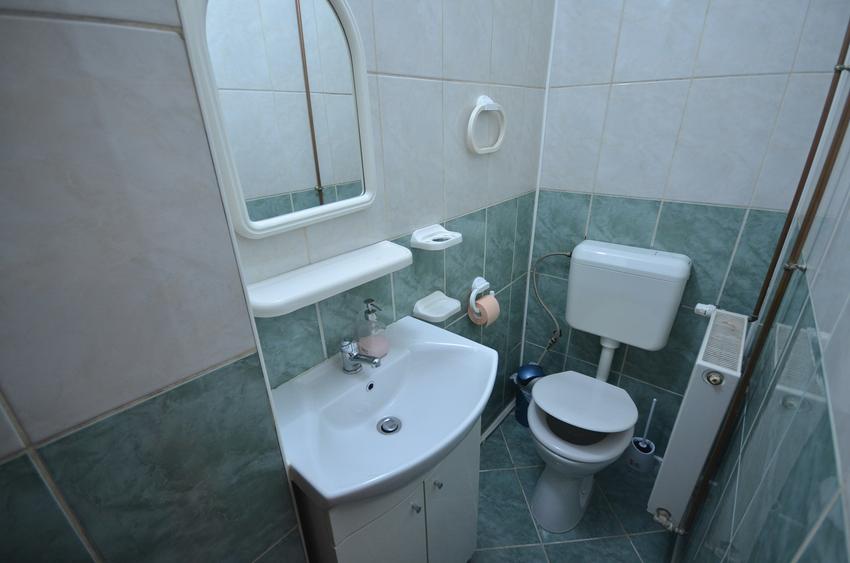 Apartament 3 camere - Aparatorii Patriei - 6 minute metrou - centrala proprie - 13