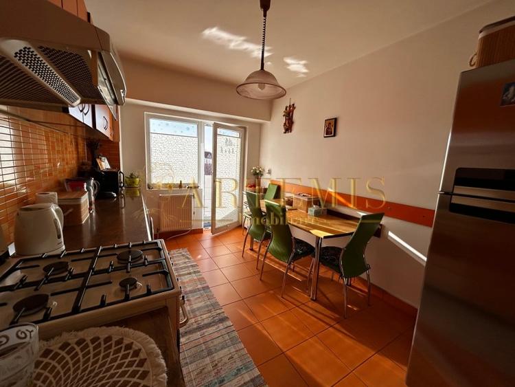 Apartament de 2 camere, decomandat, 60 mp., zona Centrala. - 2