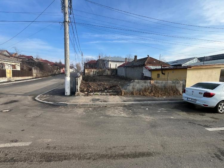 Teren intravilan curti constructii in apropiere de parcul central, piata, liceu - 3