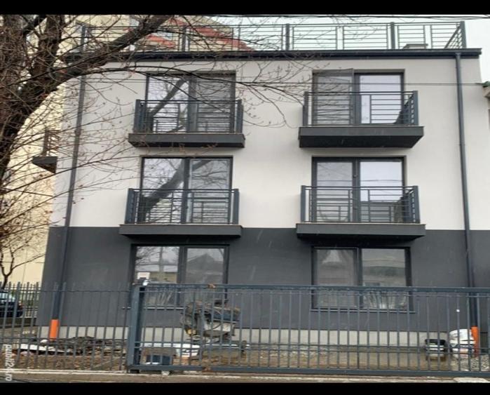 Casă P=3 Bd. Al. Obregia – Proprietate versatilă, comision 0 - 2