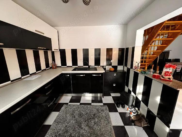 Vand Casa cu Bucatarie anexa , sura mare , teren - 4
