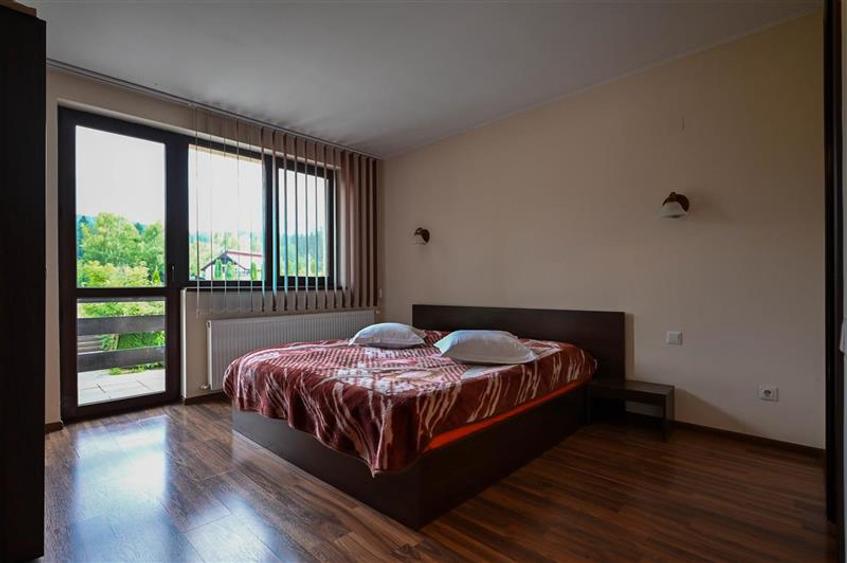 FILM!Refugiu elegant,cadru natural rar, vecinatati discrete,1.700 mp domeniu ver - 9