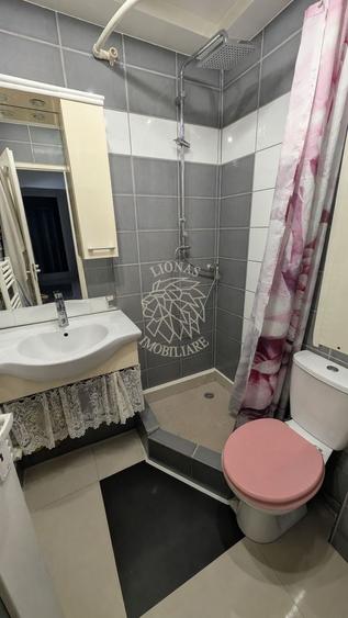 Apartament cu 3 camere semidecomandat în Vest