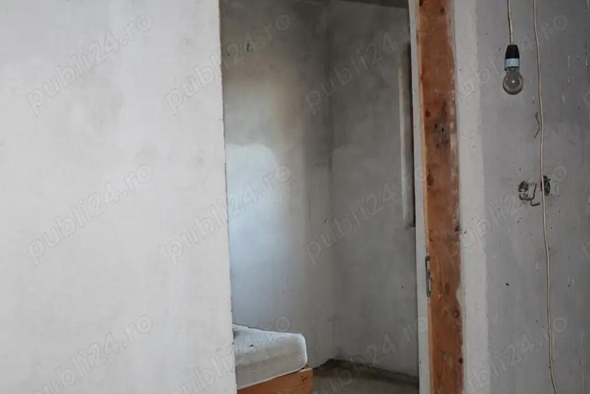 1. Casa + teren 2.044 mp la DN67 Calnic, Gorj construc?ie la gri - 2