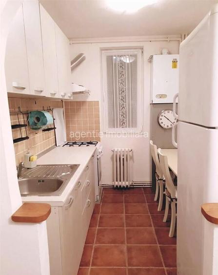 Apartament 2 camere , semidecomandat situat in zona Lipovei