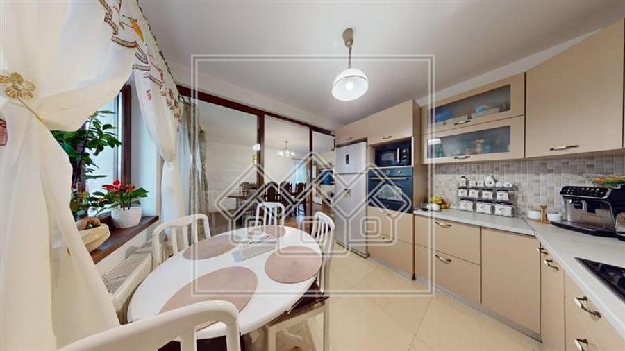 Apartament de vanzare in Sibiu - 67 mp utili, balcon si terasa - 2