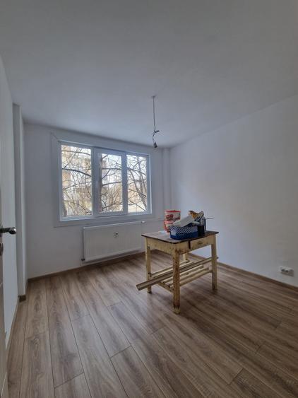 Brancoveanu - Apartament 3 camere - 2 gr sanitare - et 1 -  renovat - decomandat - 8