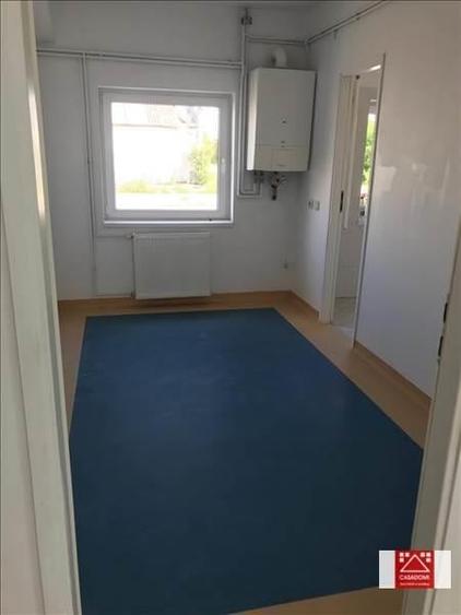 Hala renovata, cu acces rapid la autostrada - 12