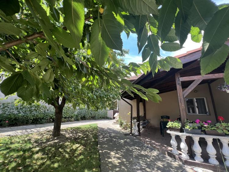 CASA CU TEREN GENEROS- 1.593 MP - 1