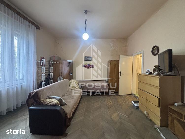 Casă cu 3 camere cu Teren 647 Mp în Girocului