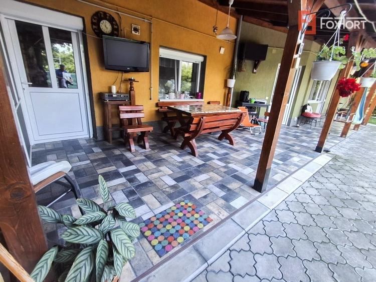 Casa individuala cu 8 camere si teren de 832 mp de vanzare, zona Girocului - 36