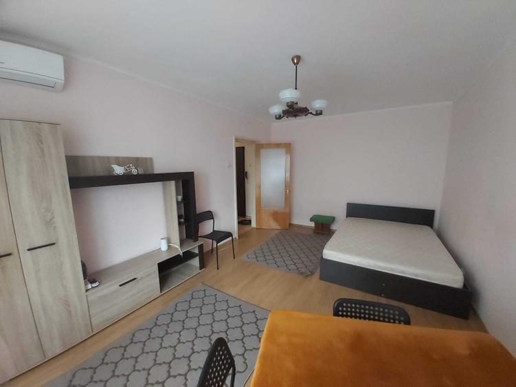 Apartament cu 2 camere decomandat în Berceni