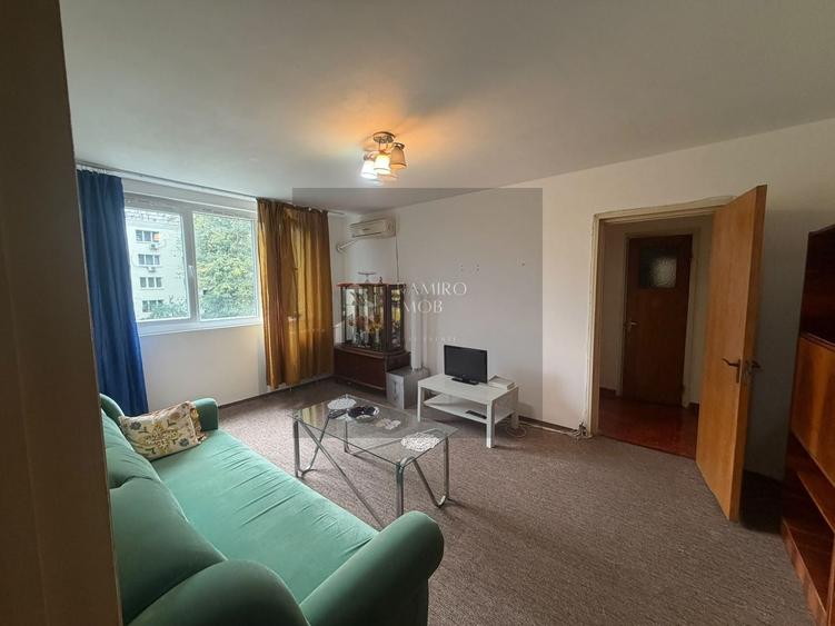 Apartament cu 3 camere semidecomandat în 1 Decembrie 1918