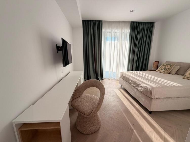 Apartament cu 3 camere decomandat, mobilat în Iancu Nicolae